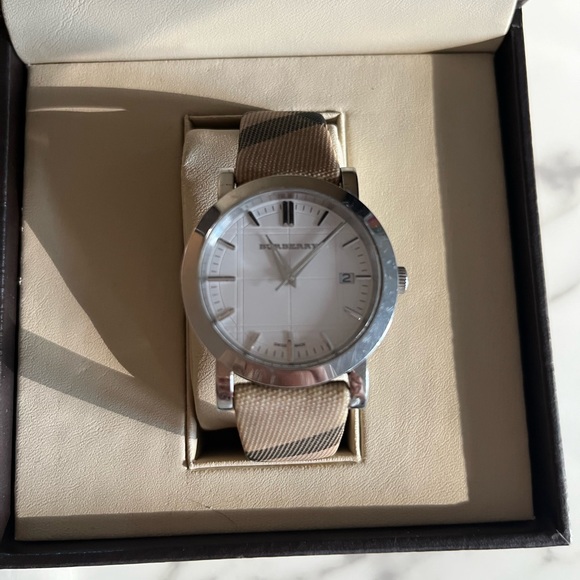 Burberry Women’s Watch - Picture 1 of 8